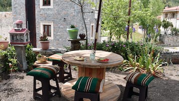 Cottage | Dining