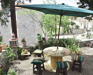Cottage | Outdoor dining
