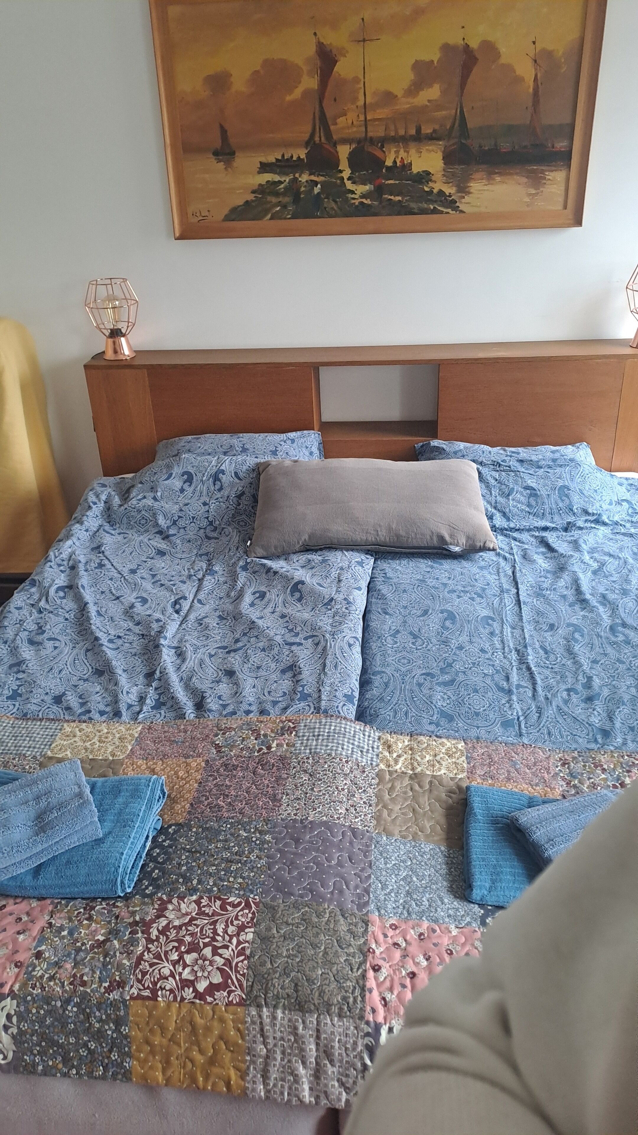 Traditional-Doppel- oder -Zweibettzimmer, 1 Queen-Bett, Gemeinschaftsbad, Stadtblick | Zimmersafe, individuell dekoriert, individuell eingerichtet