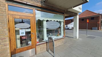 Petit déjeuner buffet compris en semaine
