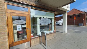 Free buffet breakfast on weekdays  - Hôtel Gruyère  (Landskrona)