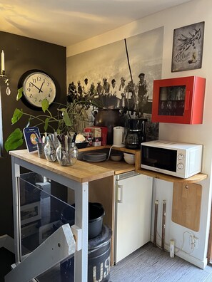 Fridge, microwave