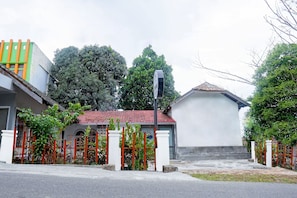 Front of property - Kirribilli Guest House Syariah (Banjarbaru)