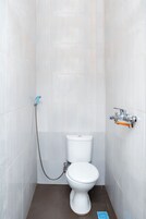 Habitación estándar | Baño | Ducha y toallas