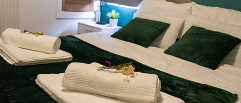 2 Schlafzimmer, Schreibtisch, Bügeleisen/Bügelbrett, kostenloses WLAN