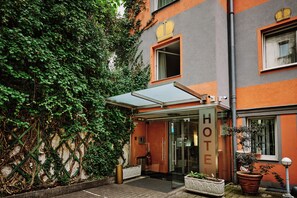 Front of property - Hotel Deutschmeister (Vienna)