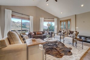 TV, caminetto, tavolo da calcetto, studio