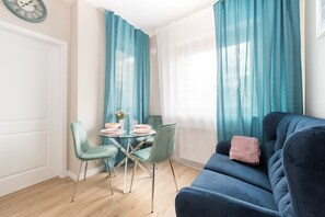 Apartamento Deluxe | Tabla de planchar con plancha, wifi gratis, ropa de cama