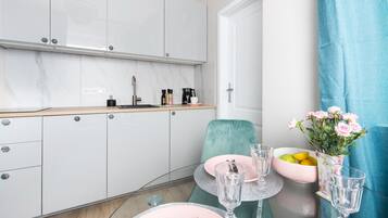 Deluxe Apartment | Private kitchenette