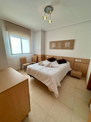 2 bedrooms, iron/ironing board, WiFi