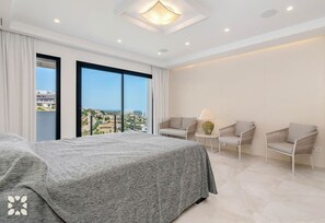 4 bedrooms, iron/ironing board, free WiFi