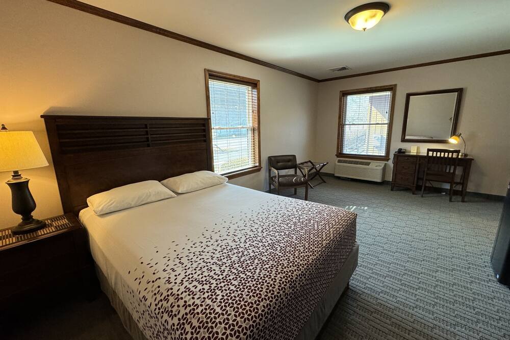Redwood Inn & Suites Room #7 - impeccably clean motel between CDP & ASV