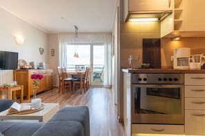 Fernseher, DVD-Player, Stereoanlage