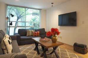 Classic Apartment | Living area | 55-inch Smart TV with digital channels, TV - Comfort Reforma By The Local Way (Mexico City)