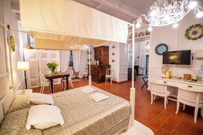 1 bedroom, iron/ironing board, travel cot, free WiFi - Maniace Suite with terrace (Siracusa)