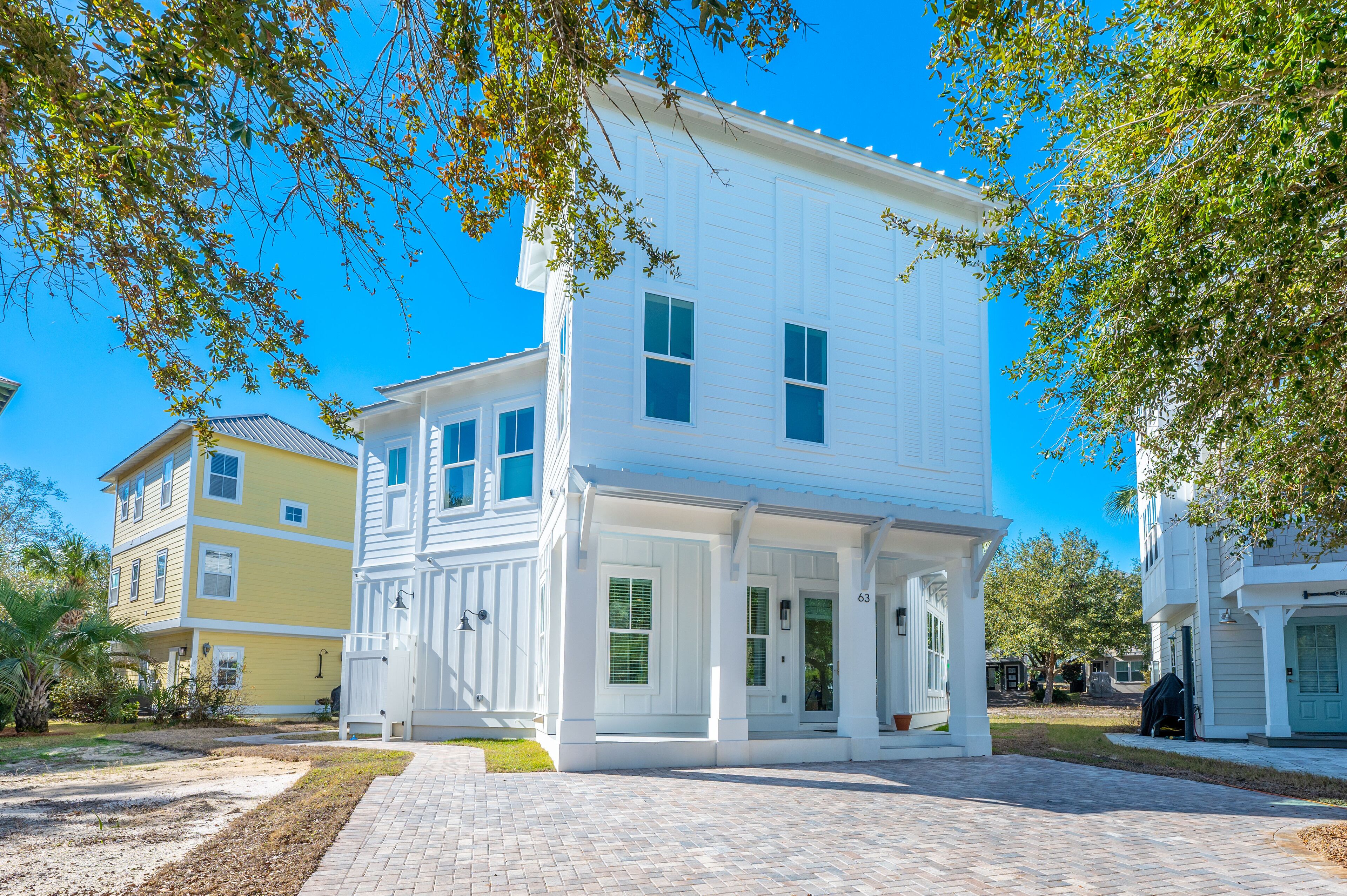9.4/10 Rating! Great location, near public beach access, outdoor kitchen