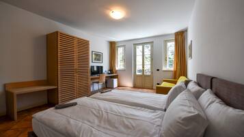 Standard Double or Twin Room | 1 bedroom, in-room safe, WiFi, bed sheets