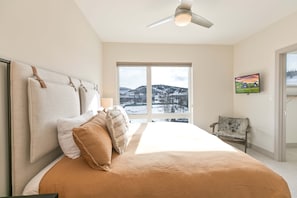 3 bedrooms, iron/ironing board, Internet, bed sheets - Fourth Street Crossing Royal Townhome: Rooftop Hot Tub (Silverthorne)