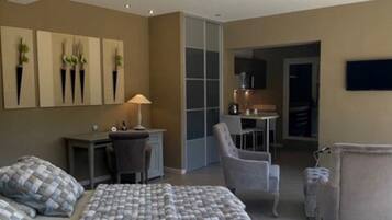 1 bedroom, in-room safe, free WiFi, bed sheets