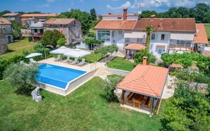 Exterior - Apartments Paulo, offering lots of space in a relaxing environment (Tinjan)