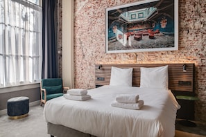 Free WiFi, bed sheets - The Sixteen (Amsterdam)