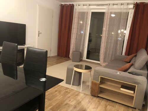 Appartement avec 2 balcons orientation plein sud , train à 10 min