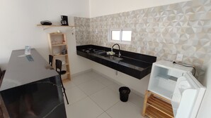 Family Room | Private kitchen - Chalés Luiz Moreira (São Miguel do Gostoso)