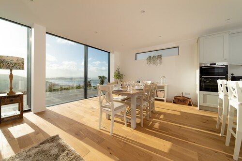 Seymour Heights, three bedroom holiday home with views over Woolacombe Beach