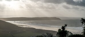 Beach nearby - Seymour Heights, three bedroom holiday home with views over Woolacombe Beach (Woolacombe,)