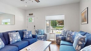 Una televisión, una oficina