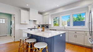 Fridge, microwave, oven, stovetop - Superior Location | Near Beach, Lake, Downtown | Main Floor Ensuite (South Haven)