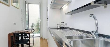 Mikroaaltouuni, uuni, liesi, astianpesukone