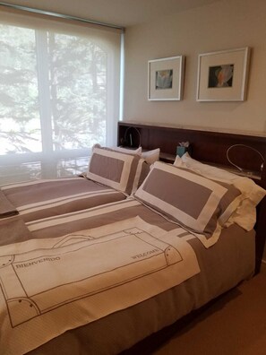 4 bedrooms, desk, free WiFi, bed sheets