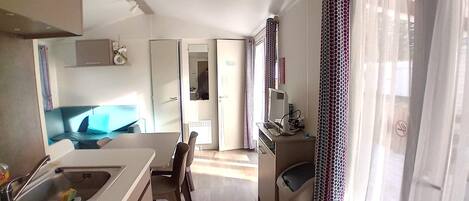 ثلاجة، ميكروويف، فرن، موقد طهي مسطح