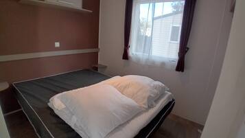 2 slaapkamers, een strijkplank/strijkijzer