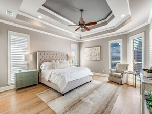 4 chambres, bureau, fer et planche Ă repasser, lit parapluie