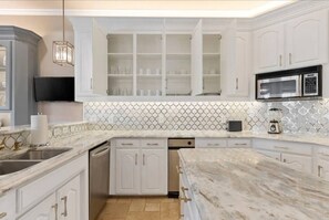 Fridge, microwave, oven, stovetop - Luxurious Home-Resort Style Pool & Game Room (Plano)