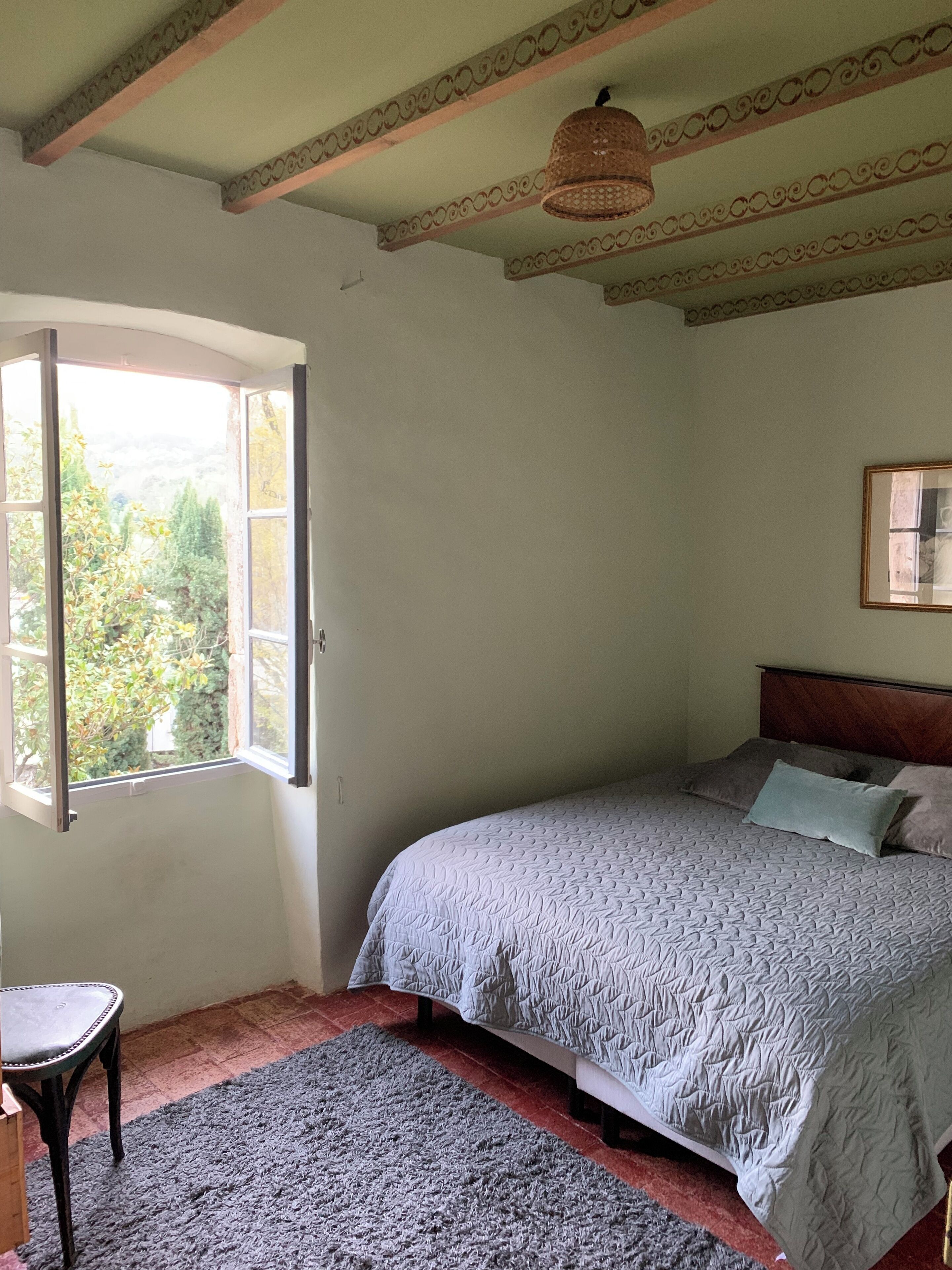 9 chambres, coffres-forts dans les chambres, bureau