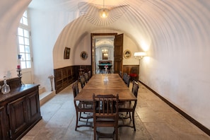 Dining - Saint Jean Castle (Saint-Jean-du-Gard, France)