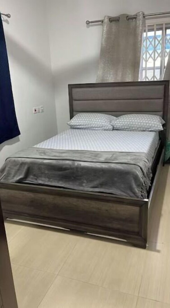 1 bedroom, WiFi, bed sheets