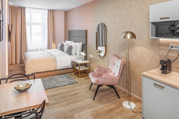 Ropa de cama hipoalergénica, escritorio y cortinas blackout