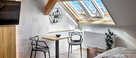 1 chambre, literie hypoallergénique, bureau, rideaux occultants