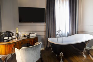 Suite | 1 bedroom, Frette Italian sheets, premium bedding, down duvets - Relais San Lorenzo in Lucina (Rome)