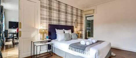 3 bedrooms, desk, iron/ironing board, free WiFi