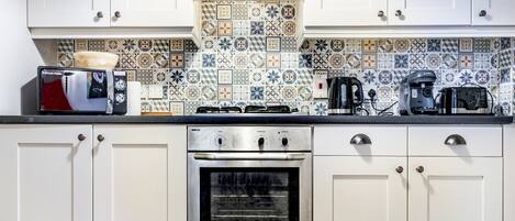 Kühlschrank, Mikrowelle, Ofen, Toaster