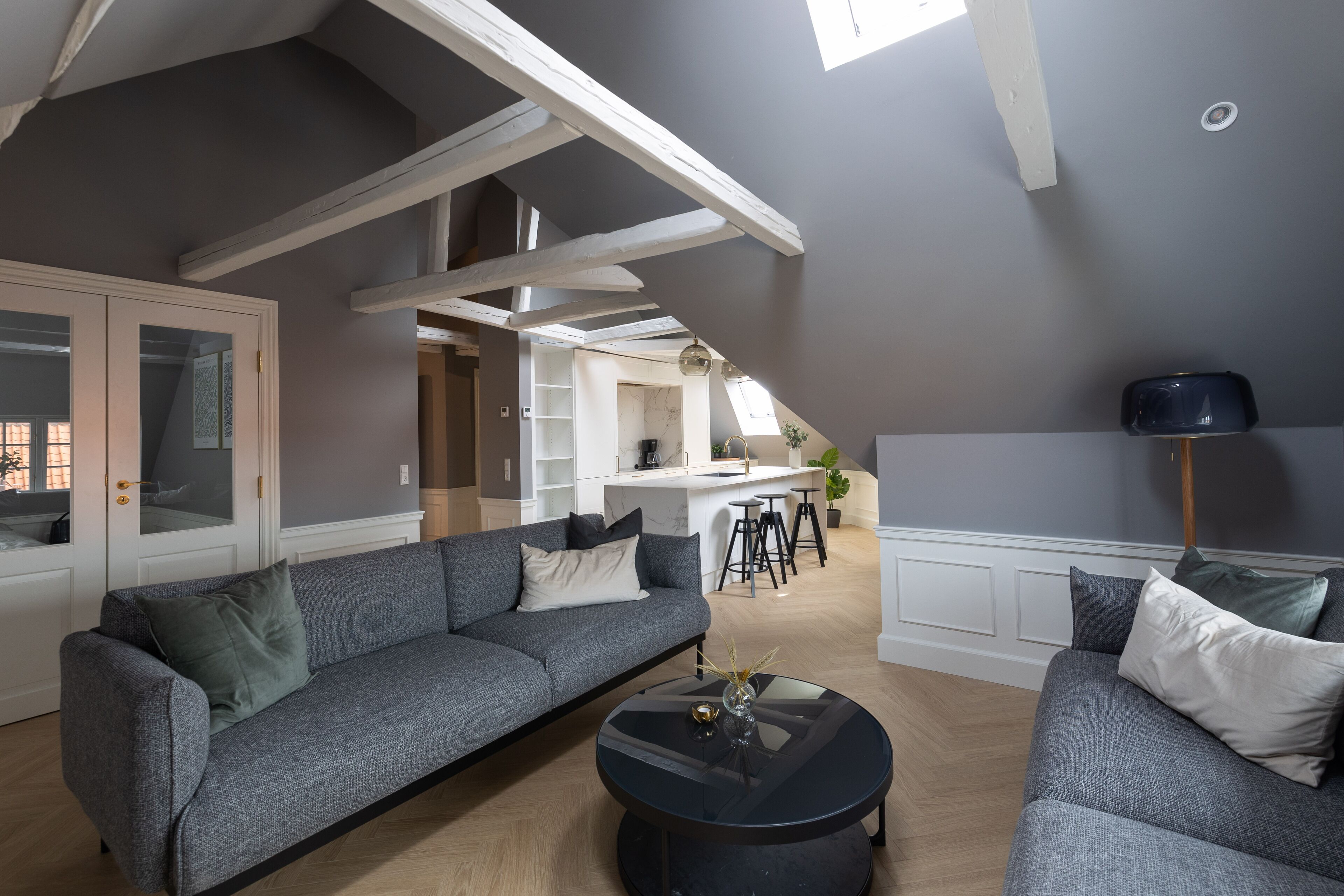 Luxe appartement, 2 slaapkamers (4 persons Shared Terrace) | Woonruimte | Een 45-inch flatscreentelevisie met kabelzenders en televisie