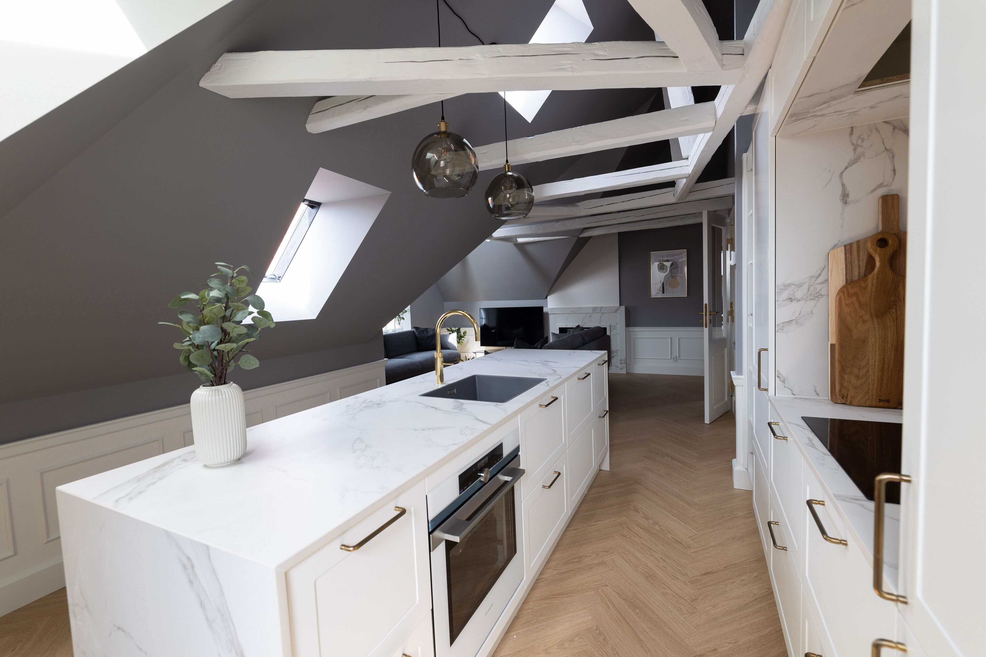 Luxe appartement, 2 slaapkamers (4 persons Shared Terrace) | Privékeuken | Een koelkast met diepvriezer, een microgolfoven, een oven, een kookplaat