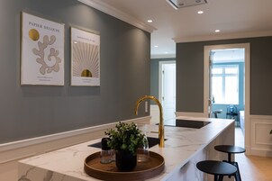 Luxury Apartment, 3 Bedrooms, Balcony (6 persons) | Private kitchen | Full-size fridge, microwave, oven, stovetop