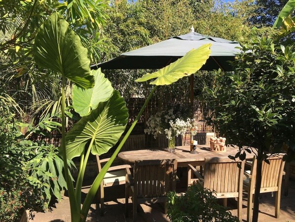 Outdoor dining - Garden Apartment  in a Georgian Town House in London (London)