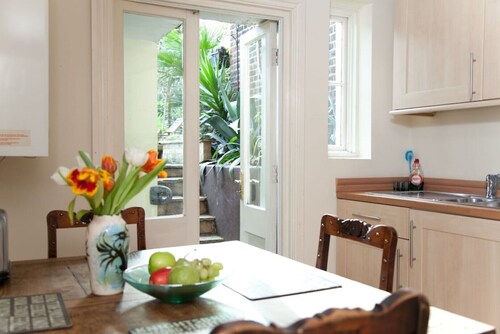 Garden Apartment  in a Georgian Town House in London